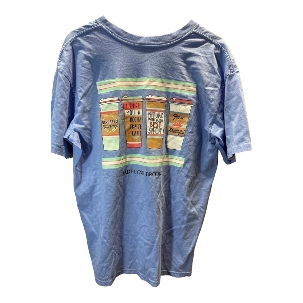 𝅺JADELYNN BROOKE V-NECK COFFEE LOVERS TEE SIZE LARGE